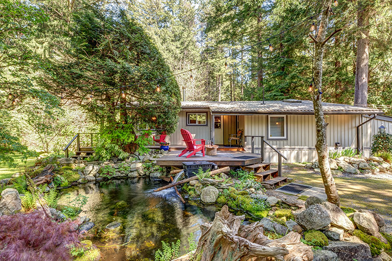 Rethinking the Modern Cabin in the Sea to Sky